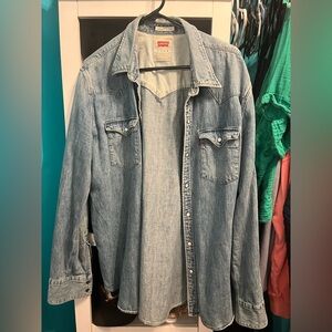 Mens Levi’s Jean Shirt 🩵